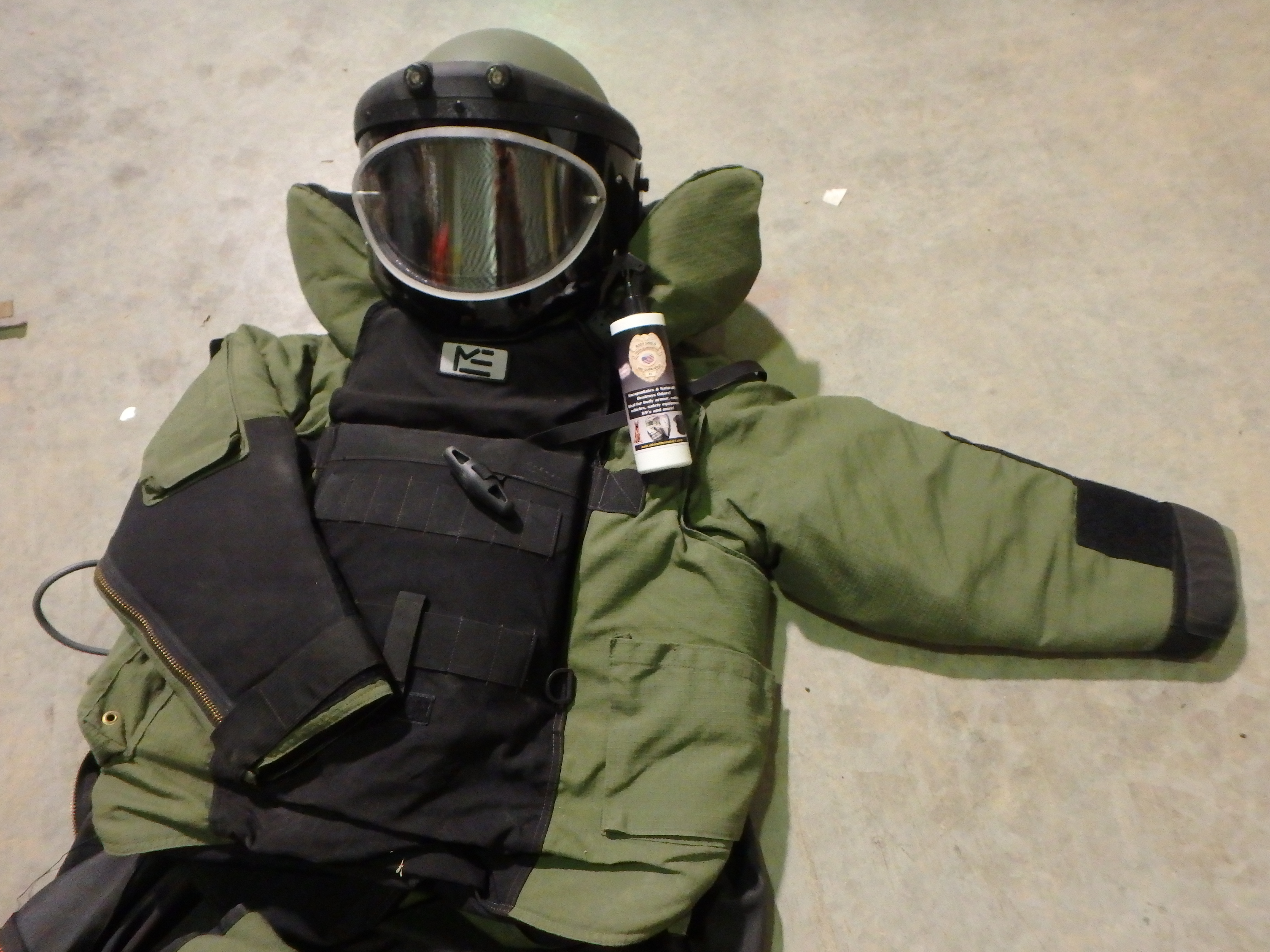 bomb disposal suit 8